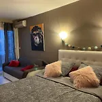 아파트 Studio Piscine Le Natureva By 8H 아그